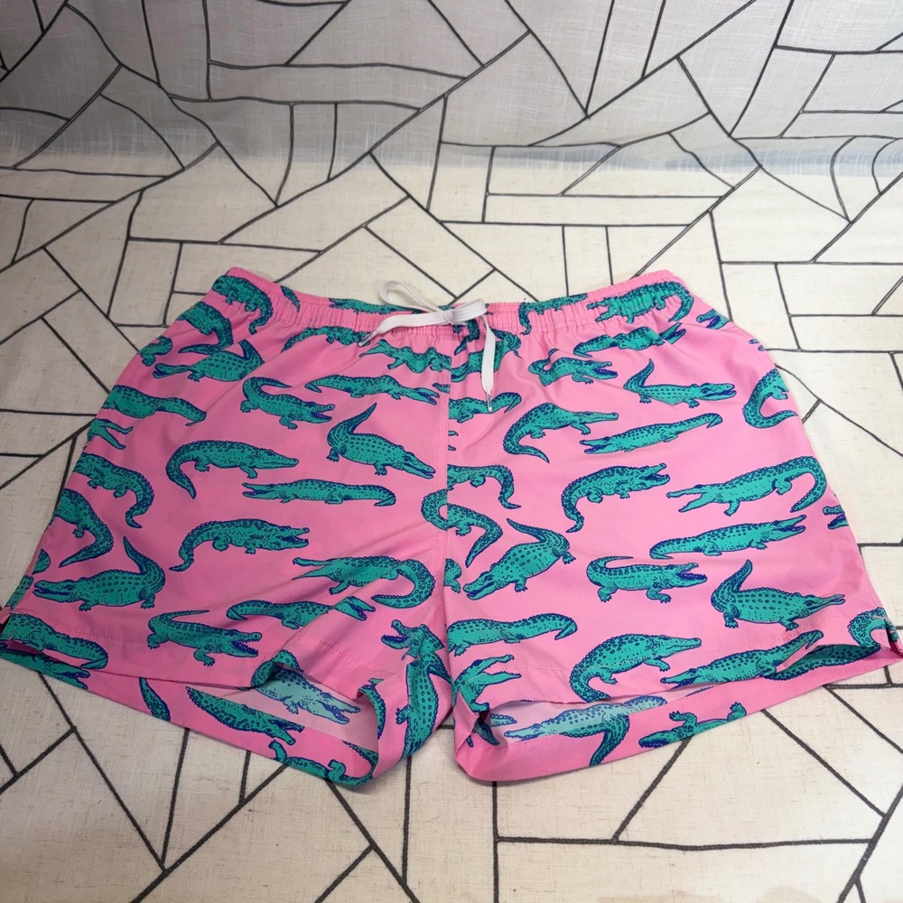 Chubbies Swim Trunks XL Pink Alligator Print 4‎ Inch Inseam Mesh Lined Trunks